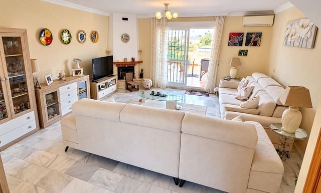 3 slaapkamer Halfvrijstaande villa te koop in Almayate, Vélez-Málaga - € 365.000 (Ref: 10148913)