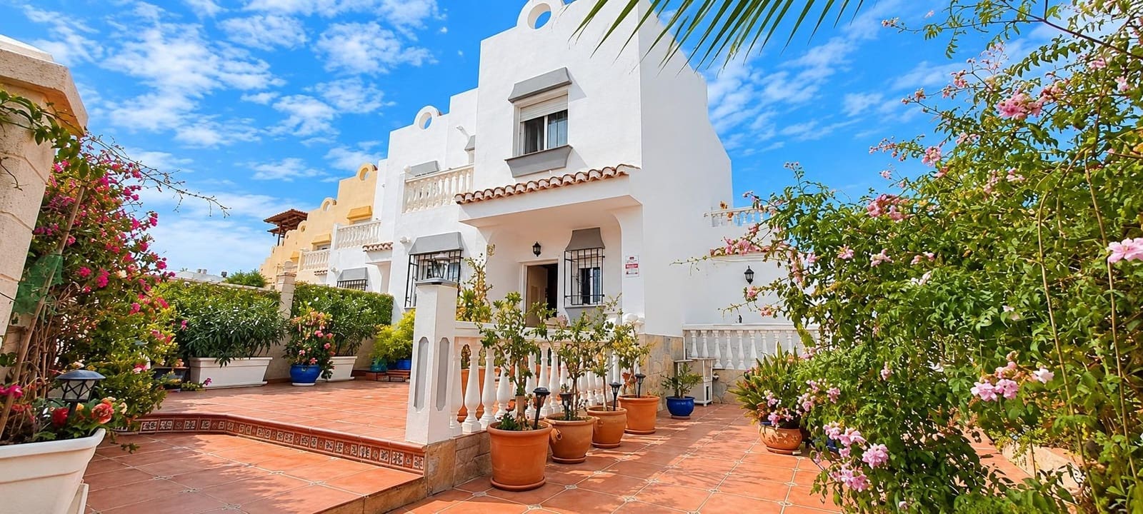 3 slaapkamer Halfvrijstaande villa te koop in Almayate - € 365.000 (Ref: 10148913)