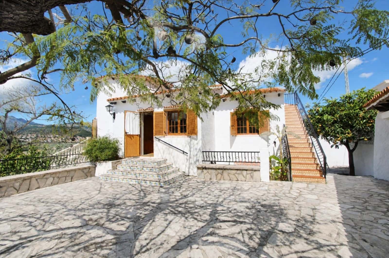 6 soveværelse Villa til salg i Orba med swimmingpool garage - € 690.000 (Ref: 10067008)
