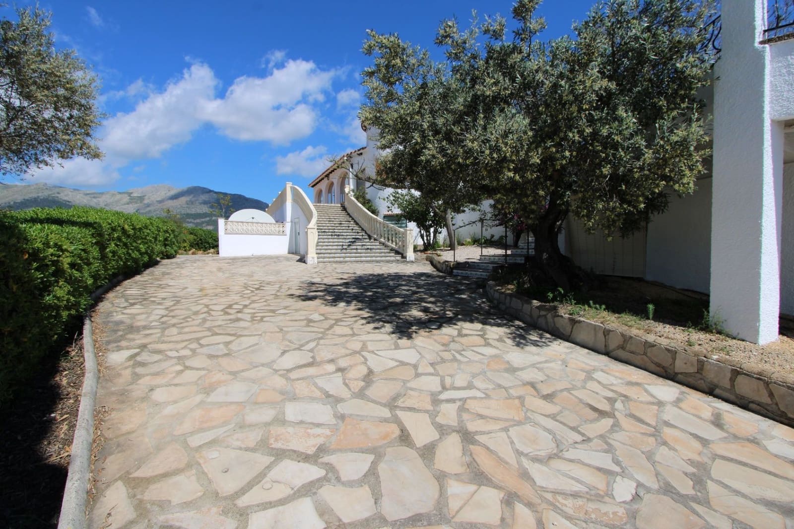 6 soveværelse Villa til salg i Orba med swimmingpool garage - € 690.000 (Ref: 10067008)