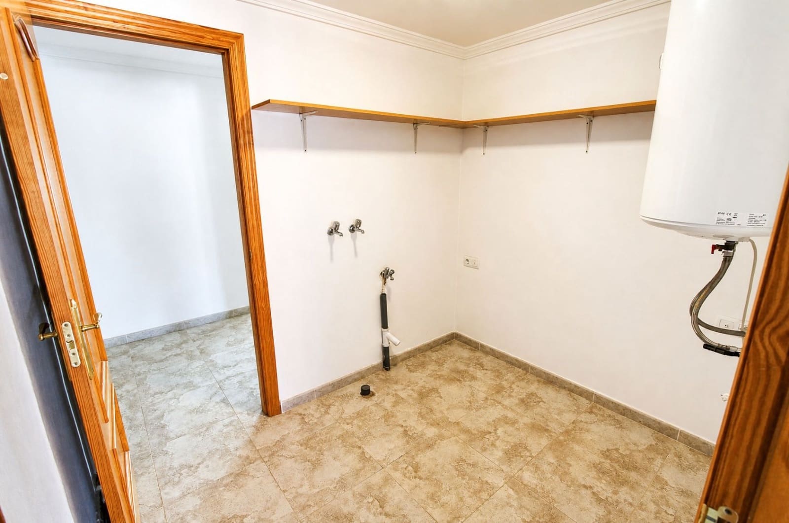 6 soveværelse Villa til salg i Orba med swimmingpool garage - € 690.000 (Ref: 10067008)