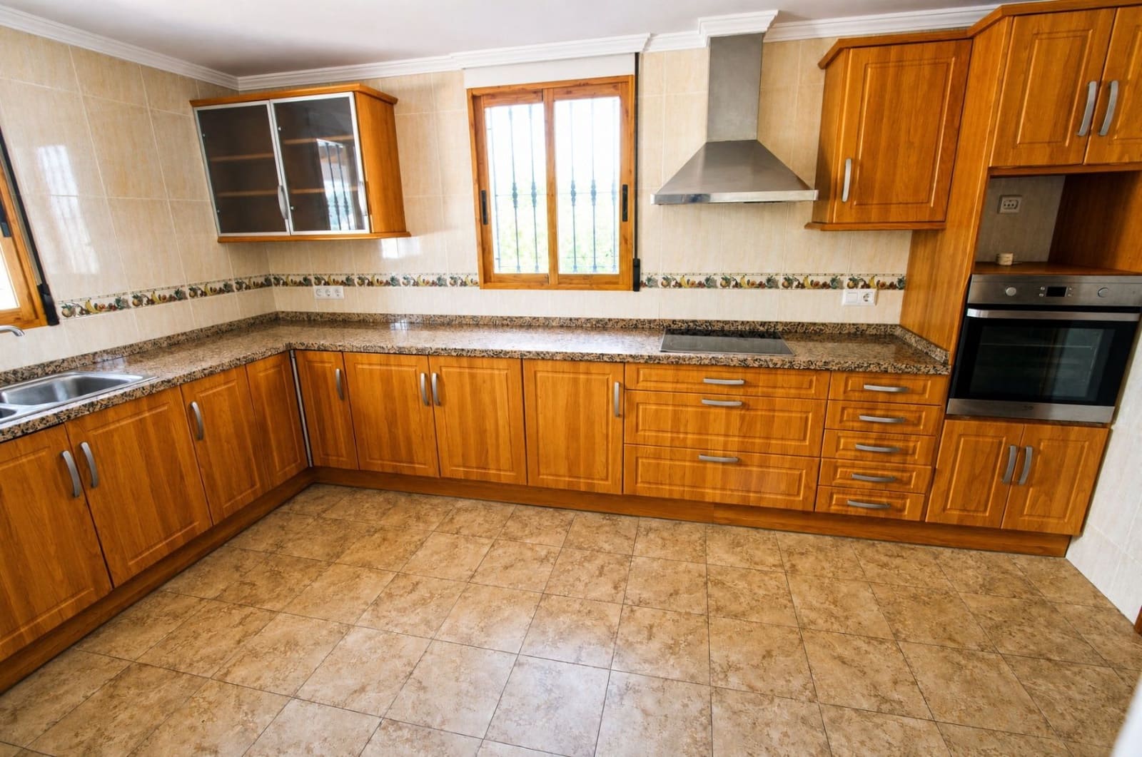 6 soveværelse Villa til salg i Orba med swimmingpool garage - € 690.000 (Ref: 10067008)