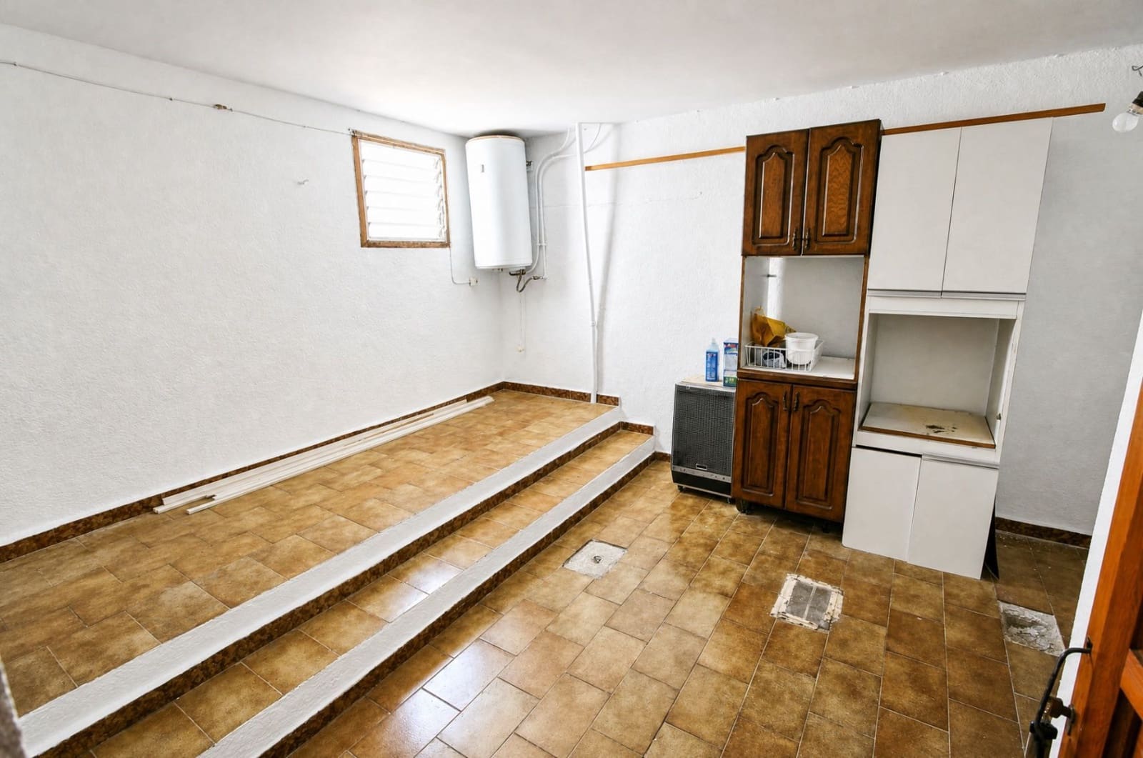 6 soveværelse Villa til salg i Orba med swimmingpool garage - € 690.000 (Ref: 10067008)