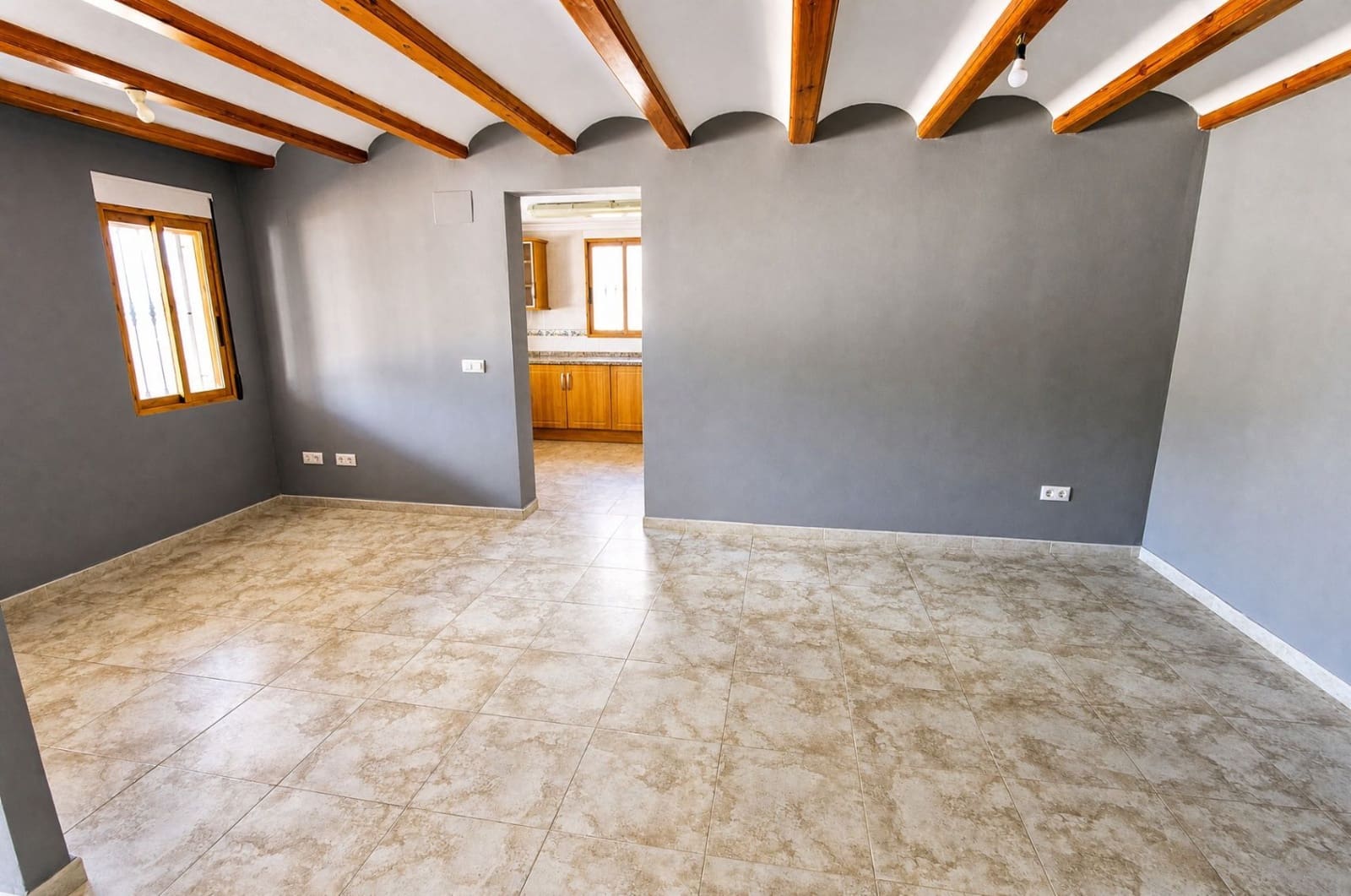 6 soveværelse Villa til salg i Orba med swimmingpool garage - € 690.000 (Ref: 10067008)