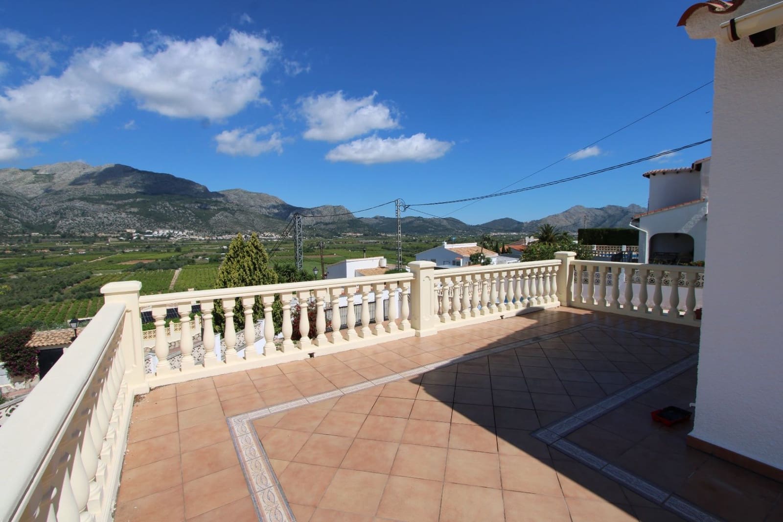 6 soveværelse Villa til salg i Orba med swimmingpool garage - € 690.000 (Ref: 10067008)