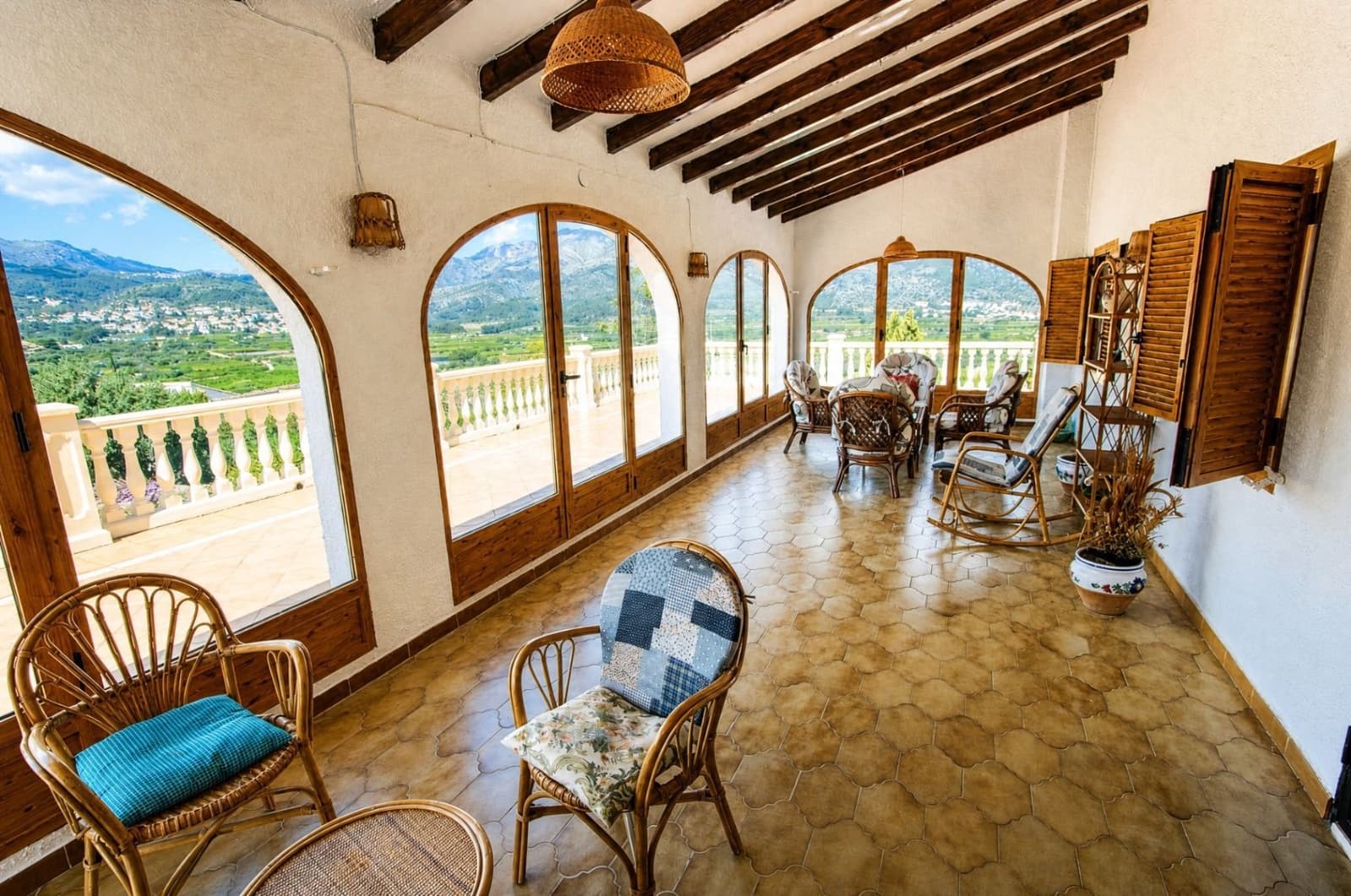 6 soveværelse Villa til salg i Orba med swimmingpool garage - € 690.000 (Ref: 10067008)