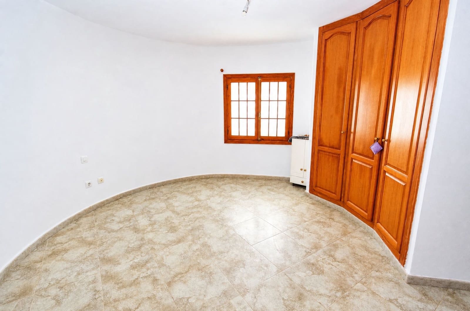 6 soveværelse Villa til salg i Orba med swimmingpool garage - € 690.000 (Ref: 10067008)