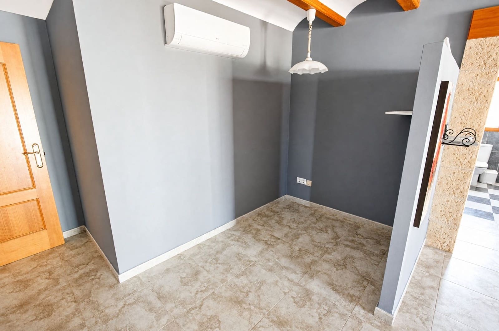 6 soveværelse Villa til salg i Orba med swimmingpool garage - € 690.000 (Ref: 10067008)