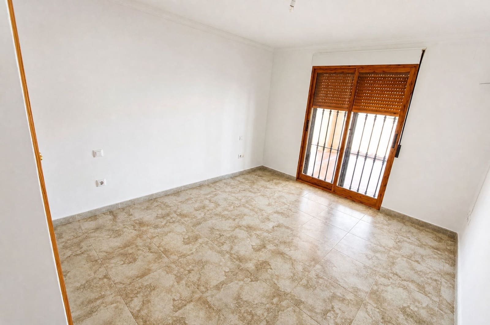 6 soveværelse Villa til salg i Orba med swimmingpool garage - € 690.000 (Ref: 10067008)