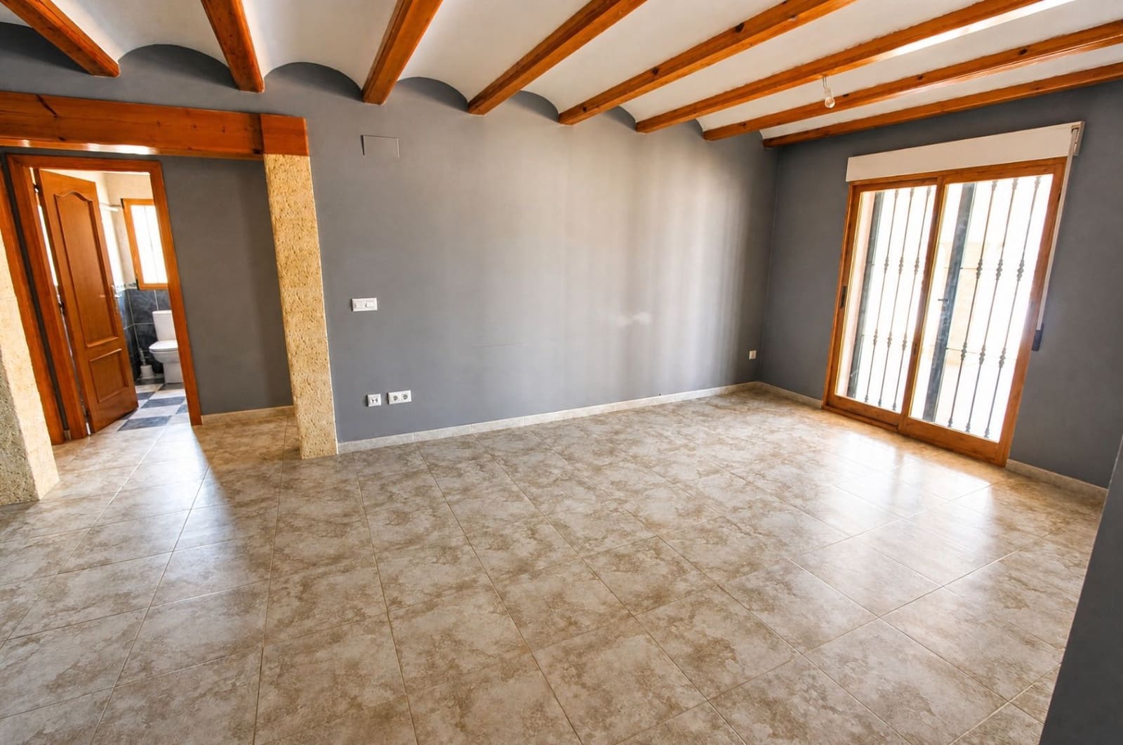 6 soveværelse Villa til salg i Orba med swimmingpool garage - € 690.000 (Ref: 10067008)