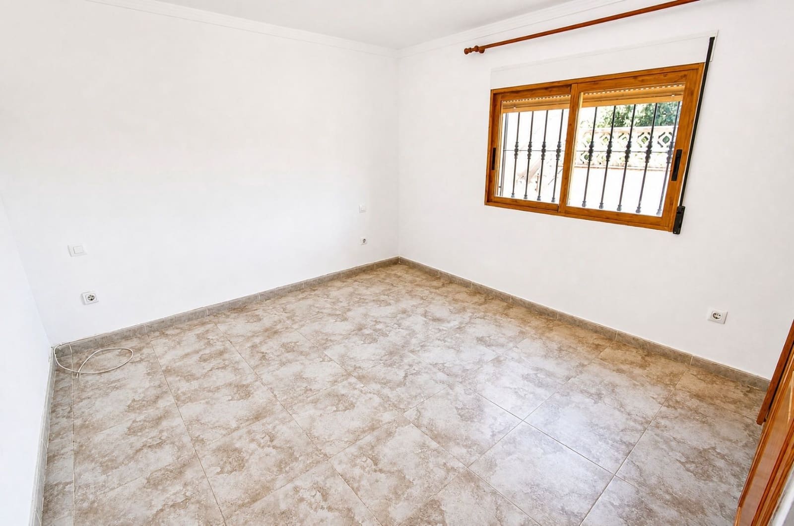 6 soveværelse Villa til salg i Orba med swimmingpool garage - € 690.000 (Ref: 10067008)