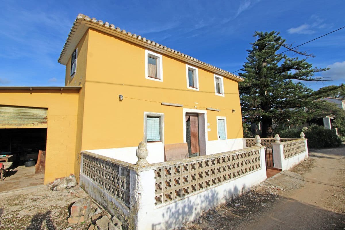 4 bedroom Villa for sale in Ondara with garage - € 525,000 (Ref: 10067014)