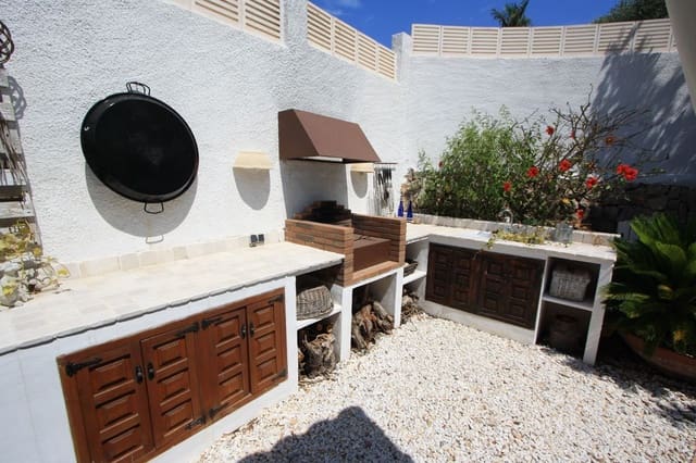 3 soverom Villa til salgs i El Montgó, Dénia med svømmebasseng garasje - € 628 000 (Ref: 10067017)