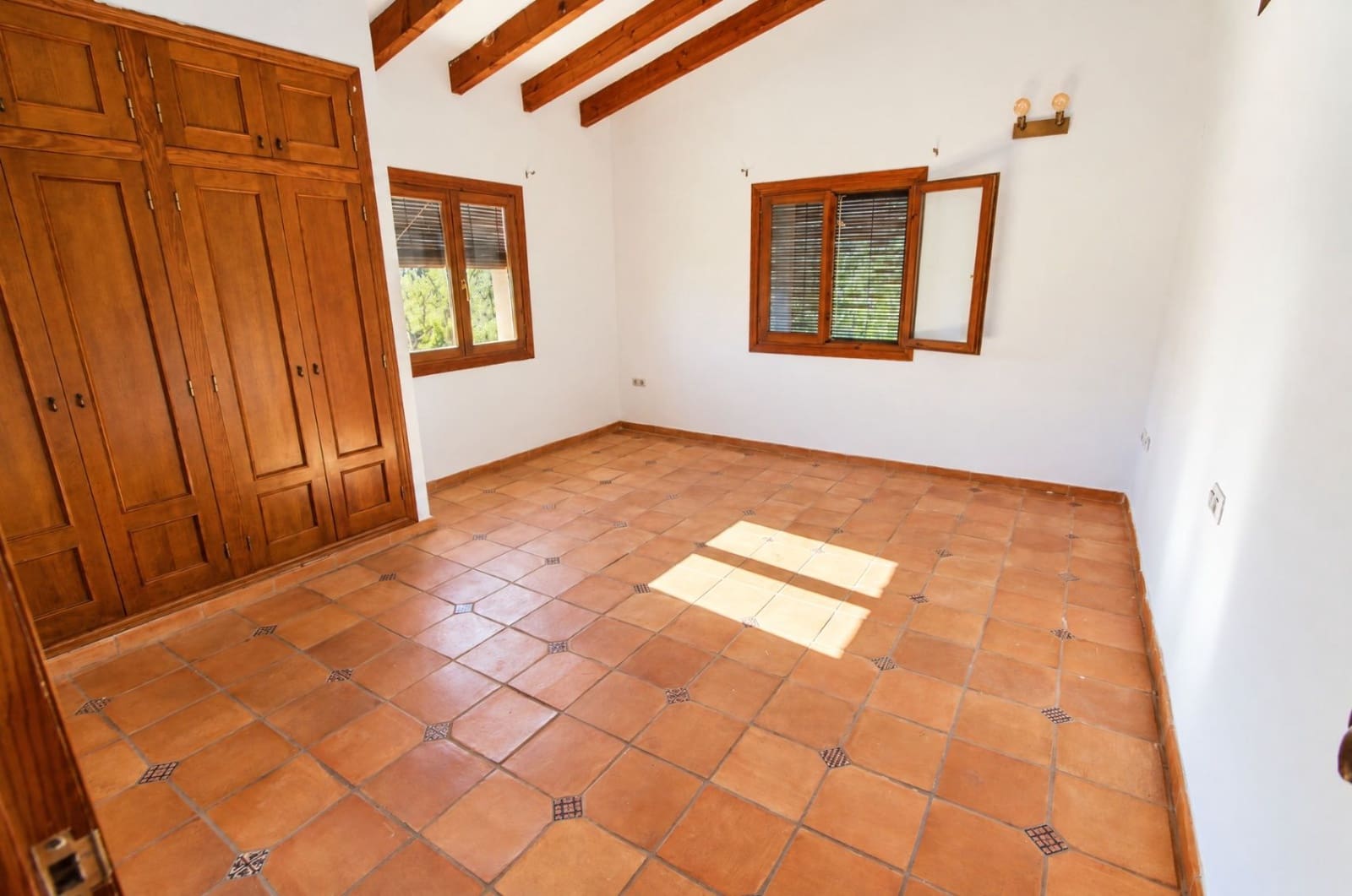 5 bedroom Villa for sale in Orba with pool garage - € 690,000 (Ref: 10067024)