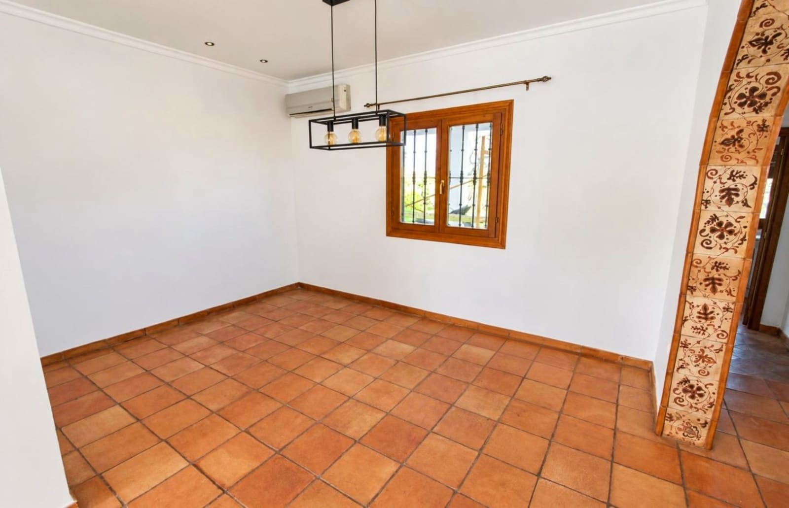 5 bedroom Villa for sale in Orba with pool garage - € 690,000 (Ref: 10067024)