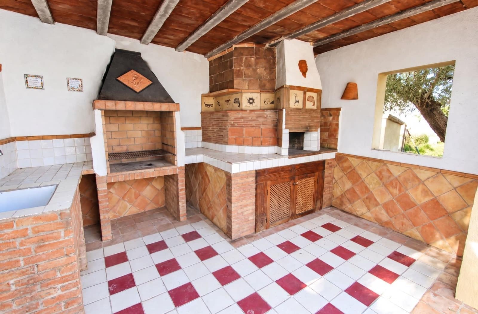 5 bedroom Villa for sale in Orba with pool garage - € 690,000 (Ref: 10067024)