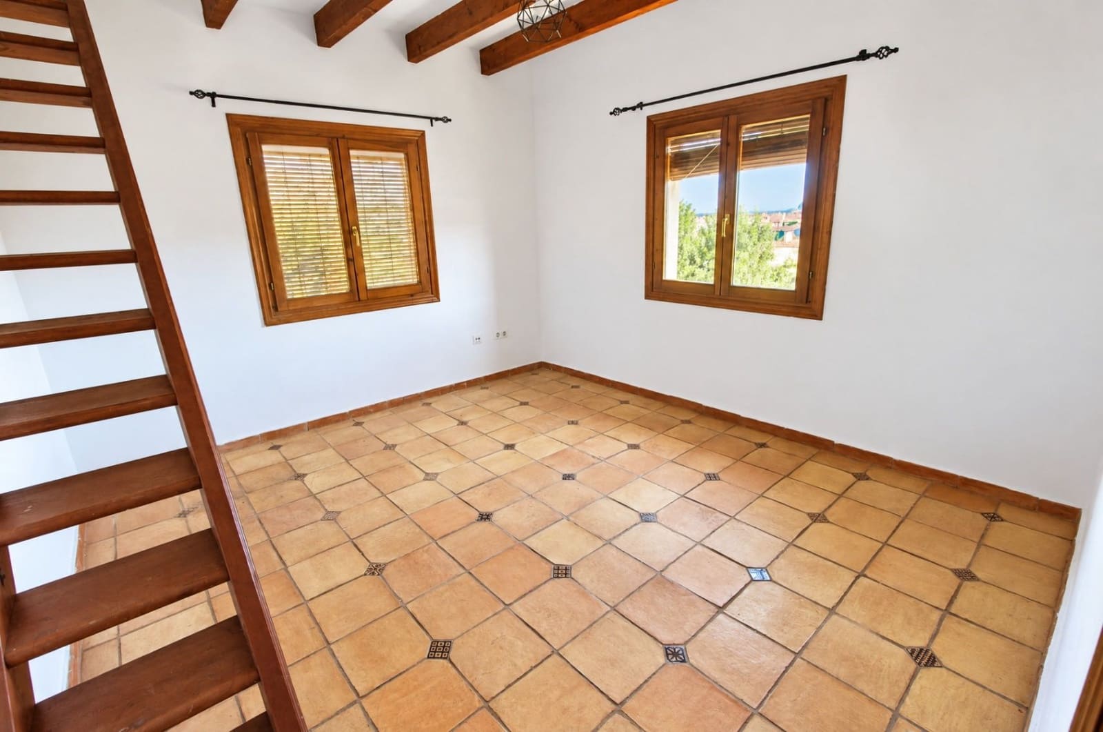 5 bedroom Villa for sale in Orba with pool garage - € 690,000 (Ref: 10067024)