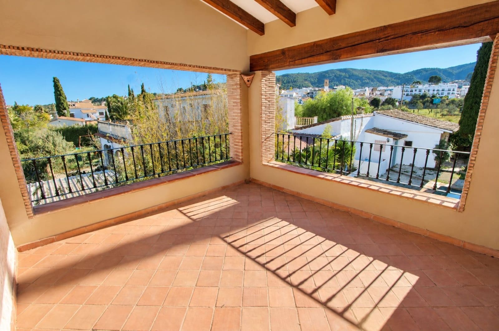 5 bedroom Villa for sale in Orba with pool garage - € 690,000 (Ref: 10067024)