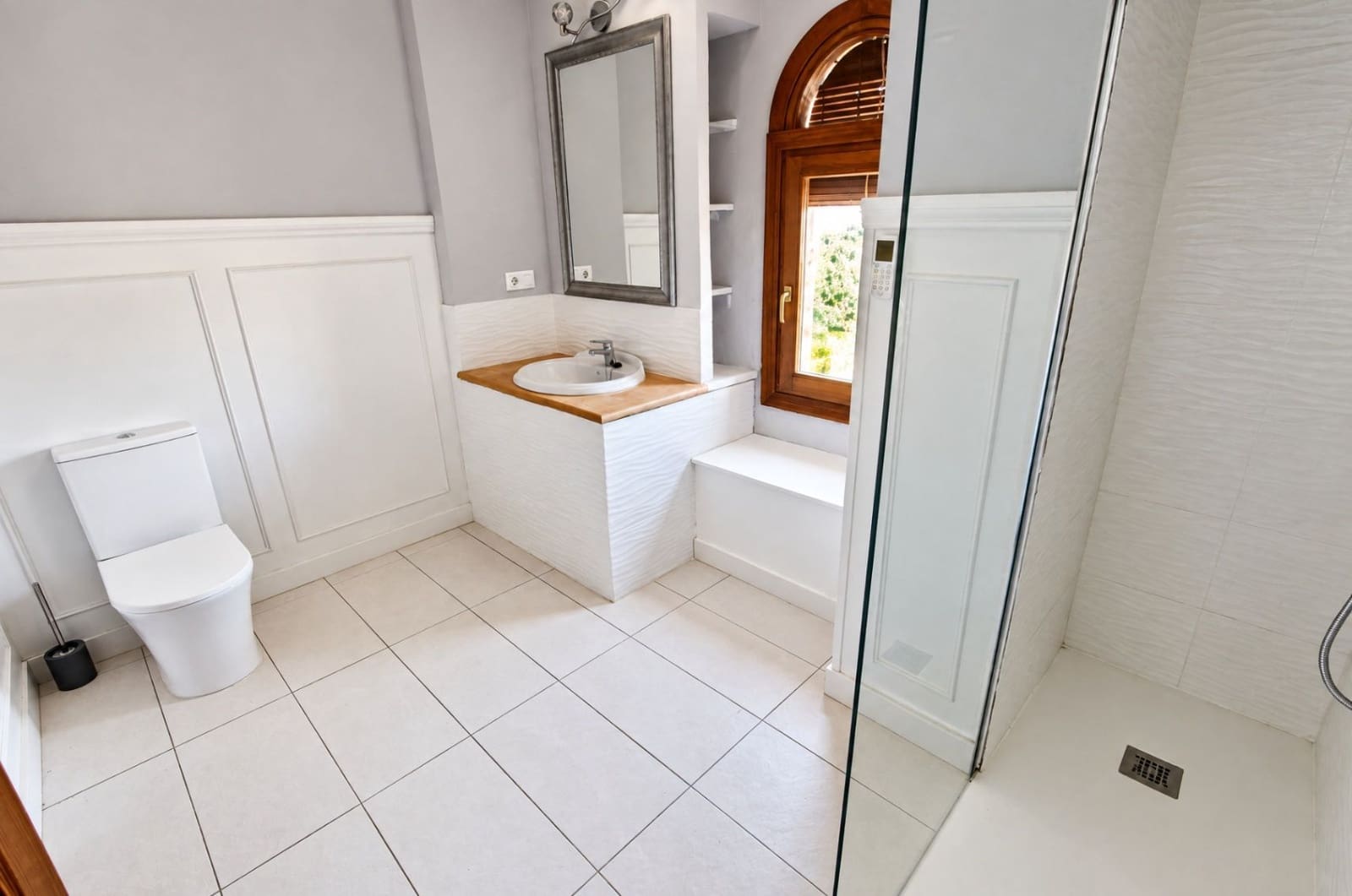 5 bedroom Villa for sale in Orba with pool garage - € 690,000 (Ref: 10067024)