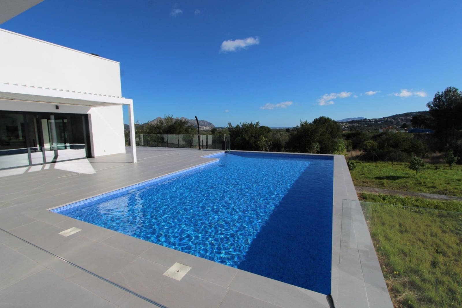 3 slaapkamer Villa te koop in Orba met garage - € 1.400.000 (Ref: 10067025)