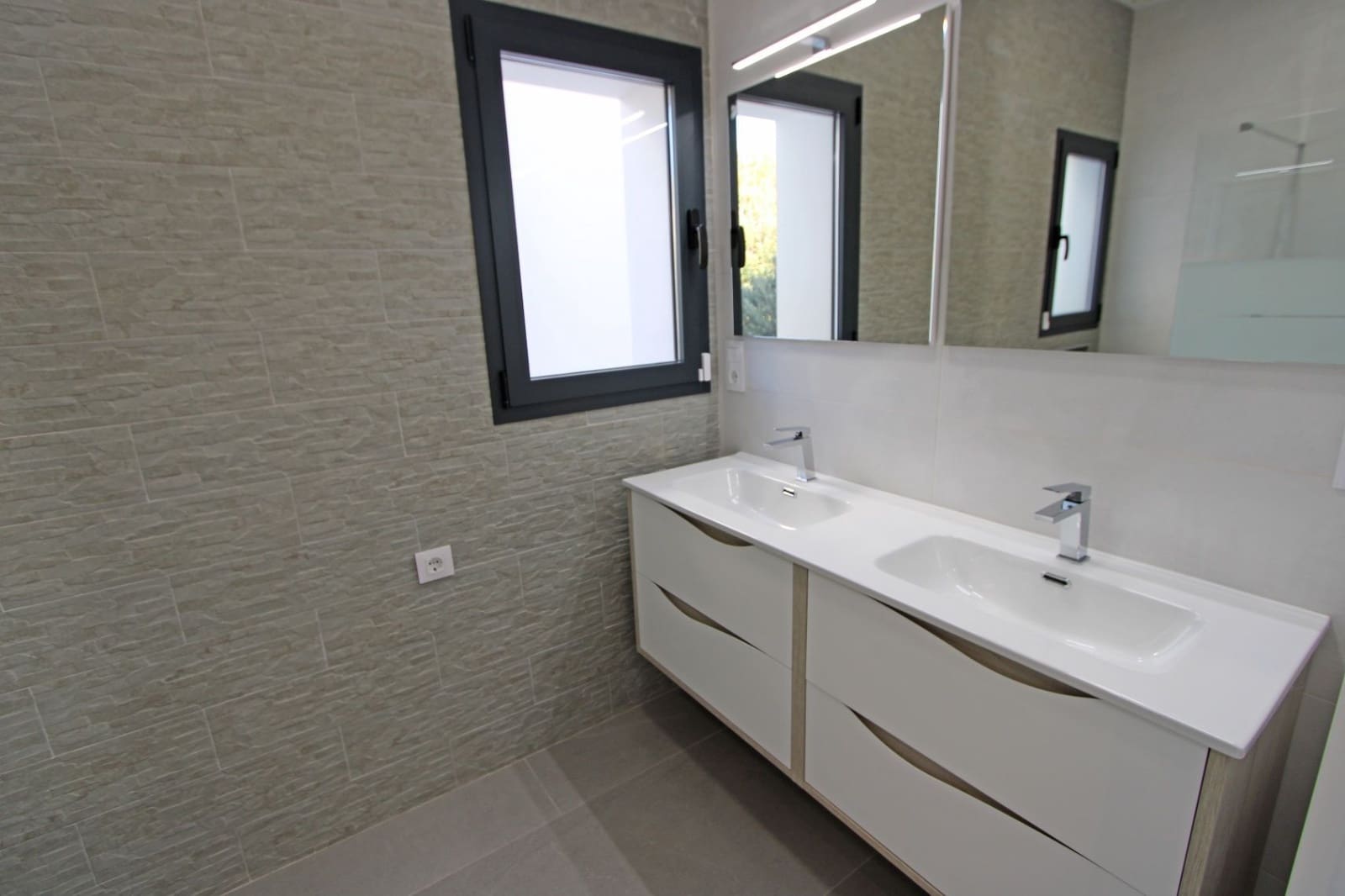 3 slaapkamer Villa te koop in Orba met garage - € 1.400.000 (Ref: 10067025)