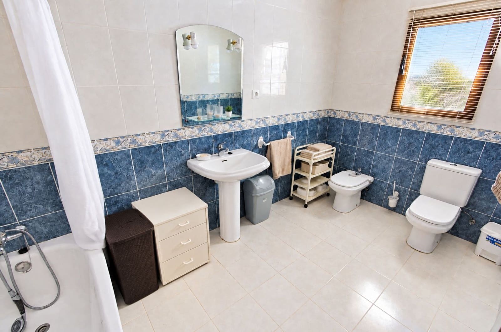 5 bedroom Villa for sale in Rafol de Almunia with pool garage - € 550,000 (Ref: 10067031)