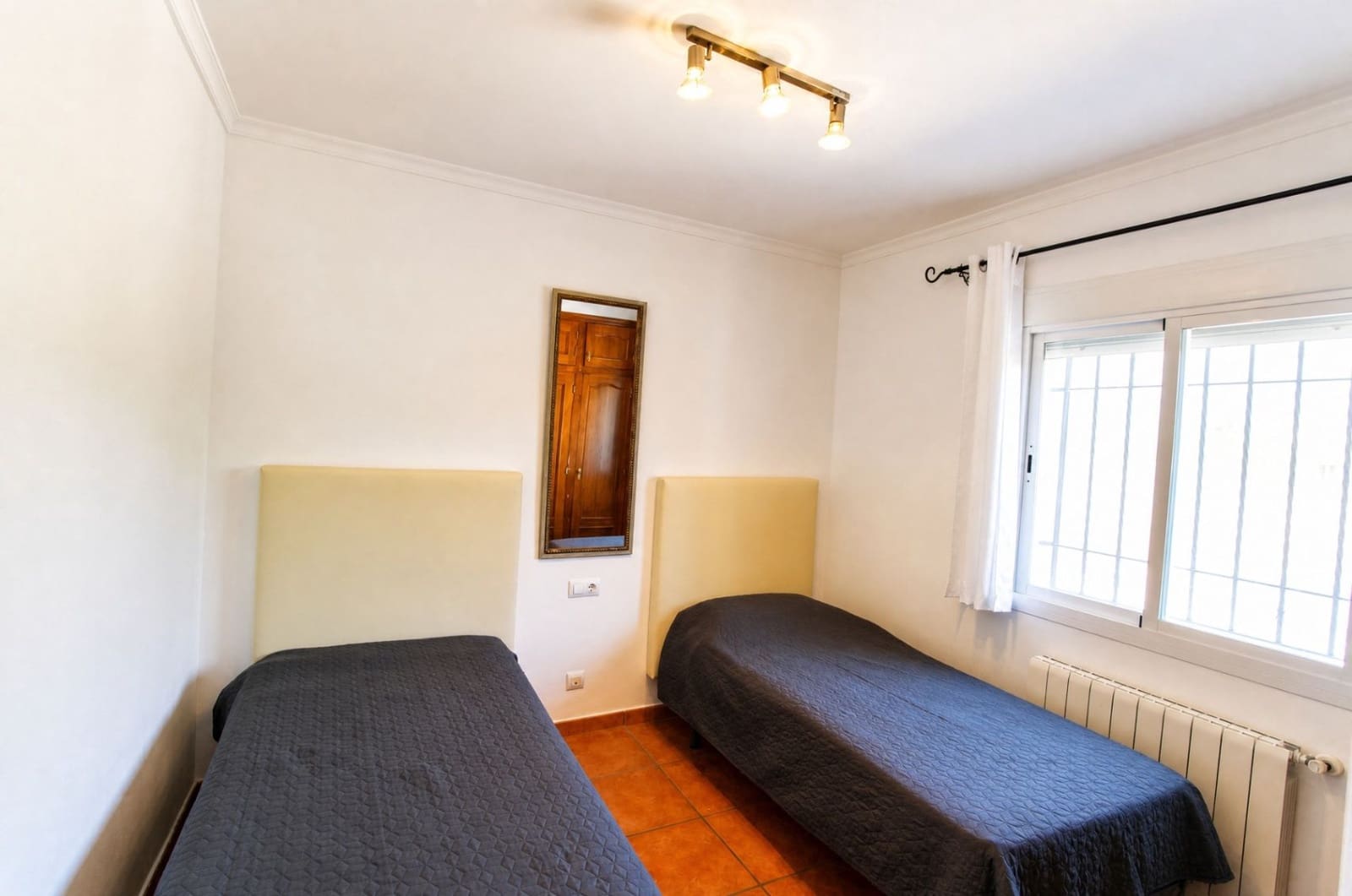 Chalet de 4 habitaciones en Orba en venta con piscina garaje - 525.000 € (Ref: 10067035)