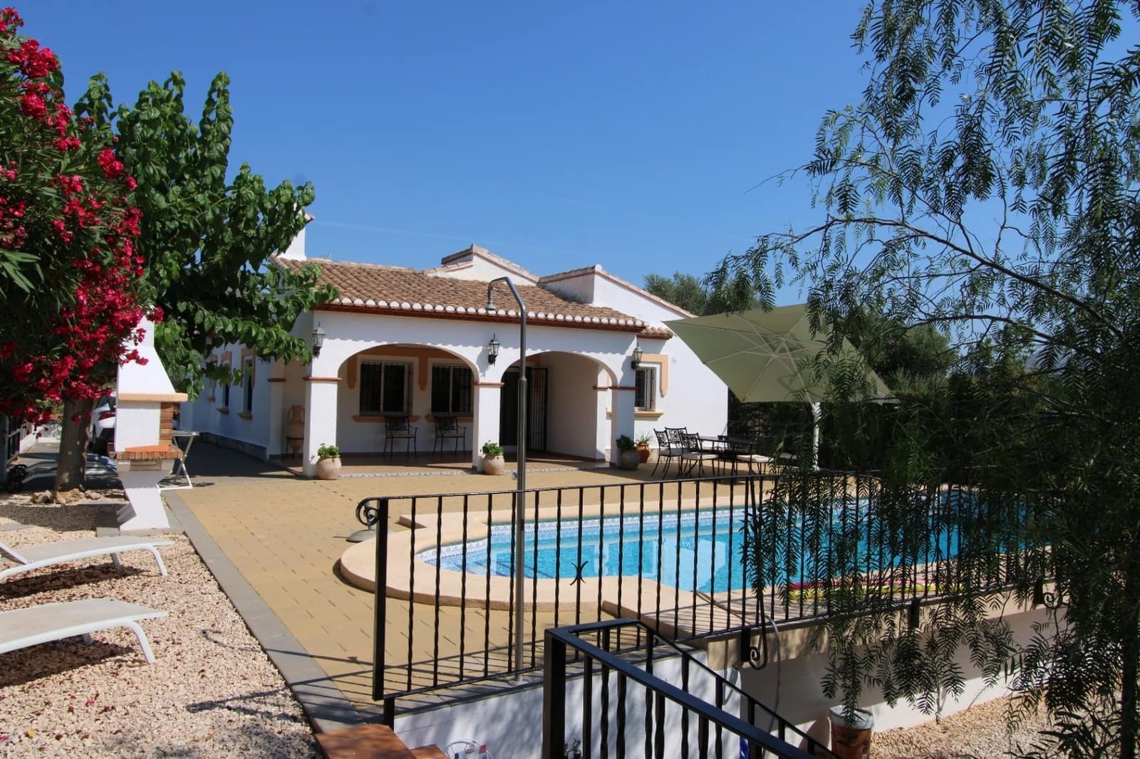 Chalet de 4 habitaciones en Orba en venta con piscina garaje - 525.000 € (Ref: 10067035)