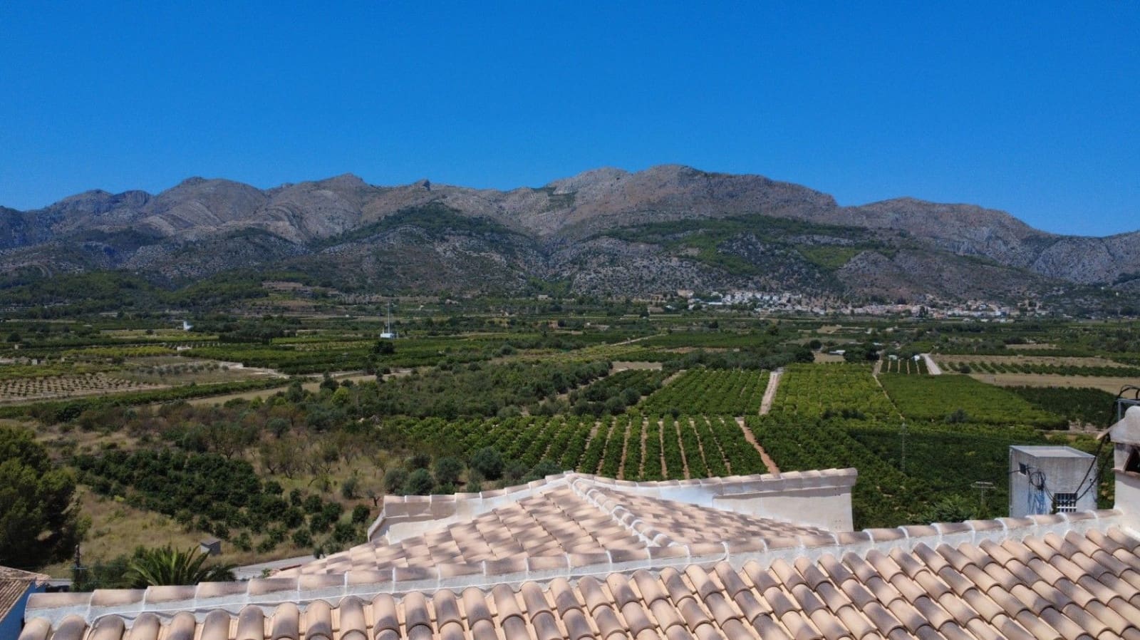 Chalet de 5 habitaciones en Orba en venta con piscina garaje - 645.000 € (Ref: 10067036)