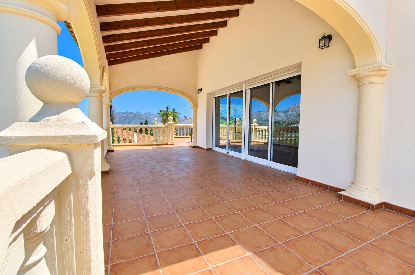 5 bedroom Villa for sale in Orba with pool garage - € 645,000 (Ref: 10067036)