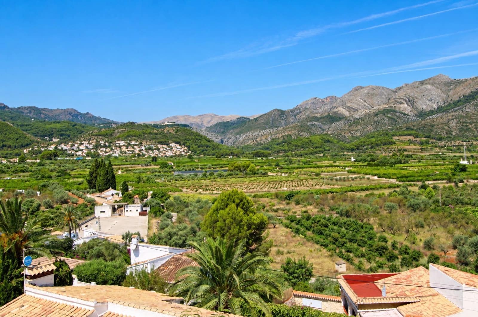 5 bedroom Villa for sale in Orba with pool garage - € 645,000 (Ref: 10067036)