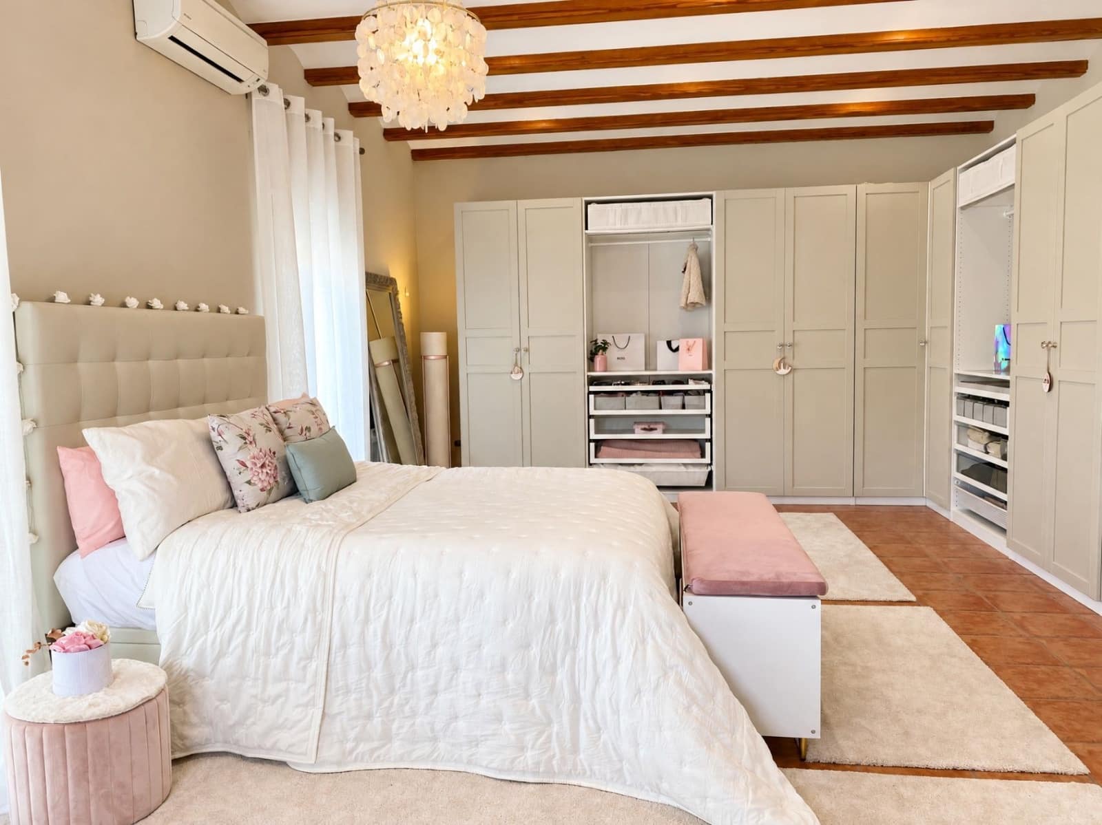 6 bedroom Villa for sale in Orba with pool garage - € 890,000 (Ref: 10067038)