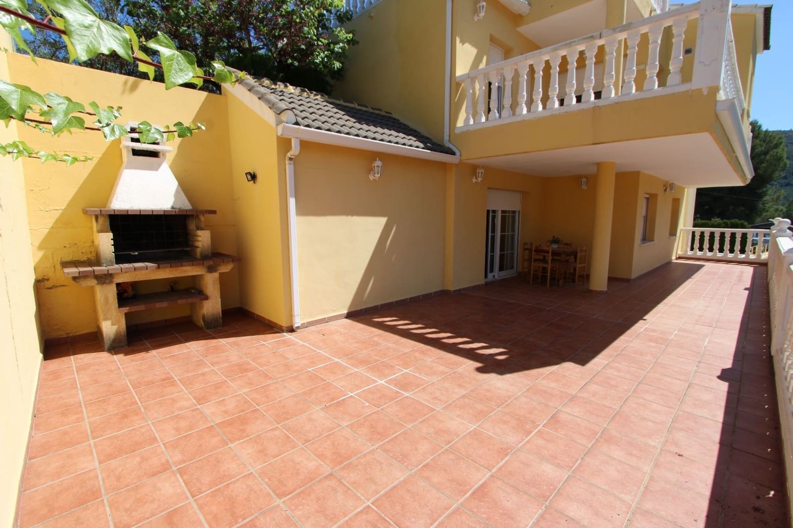 5 soveværelse Villa til salg i Orba med swimmingpool garage - € 450.000 (Ref: 10067041)