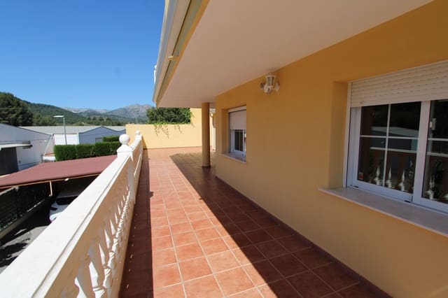 5 soveværelse Villa til salg i Orba med swimmingpool garage - € 450.000 (Ref: 10067041)