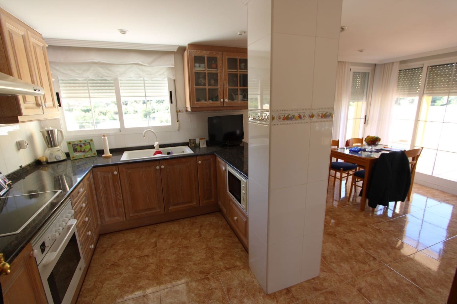5 soveværelse Villa til salg i Orba med swimmingpool garage - € 450.000 (Ref: 10067041)