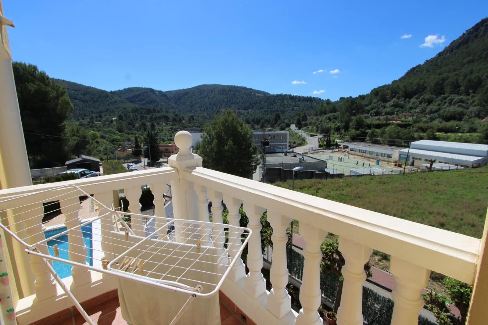 5 soveværelse Villa til salg i Orba med swimmingpool garage - € 450.000 (Ref: 10067041)