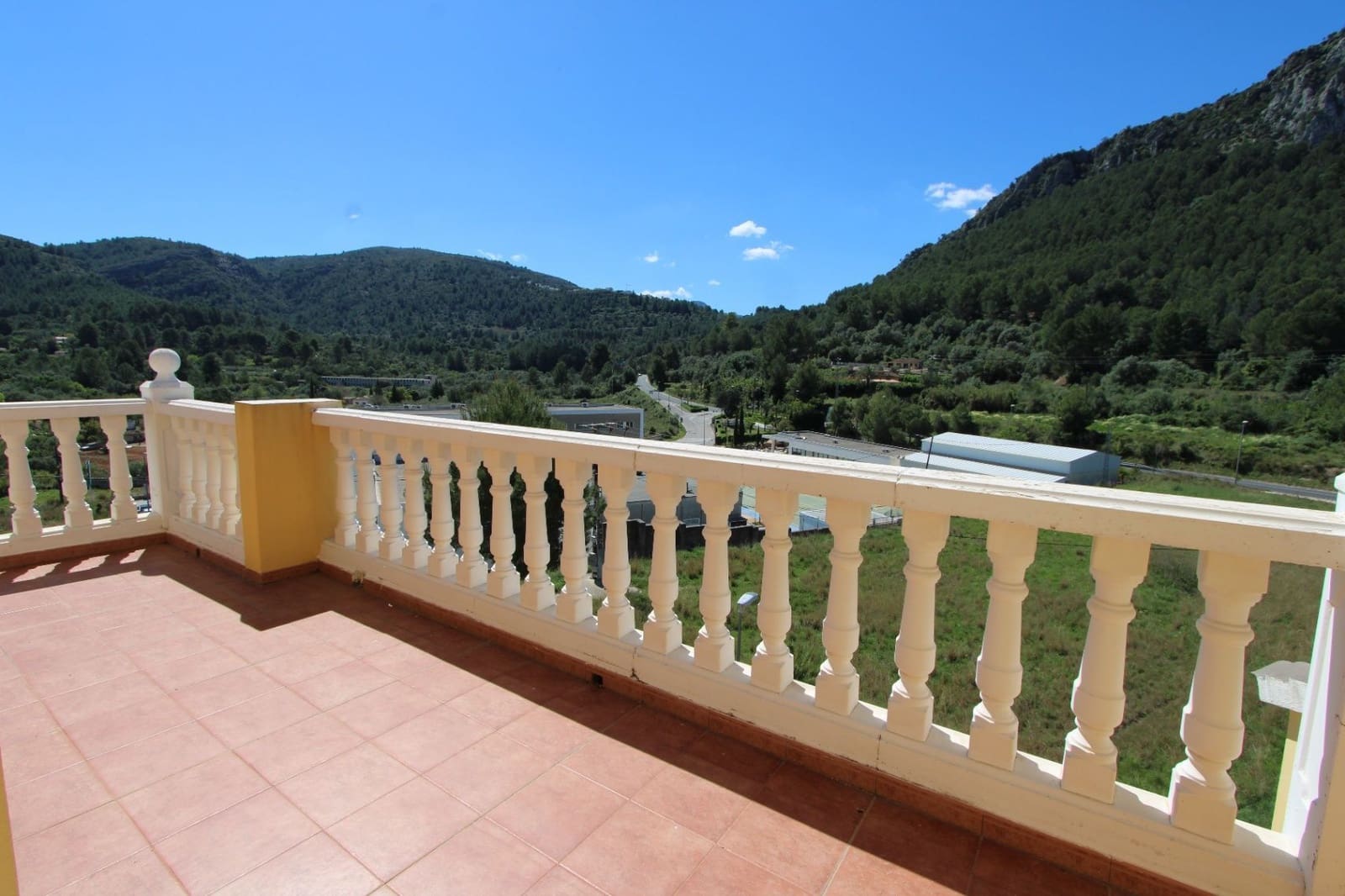 5 soveværelse Villa til salg i Orba med swimmingpool garage - € 450.000 (Ref: 10067041)