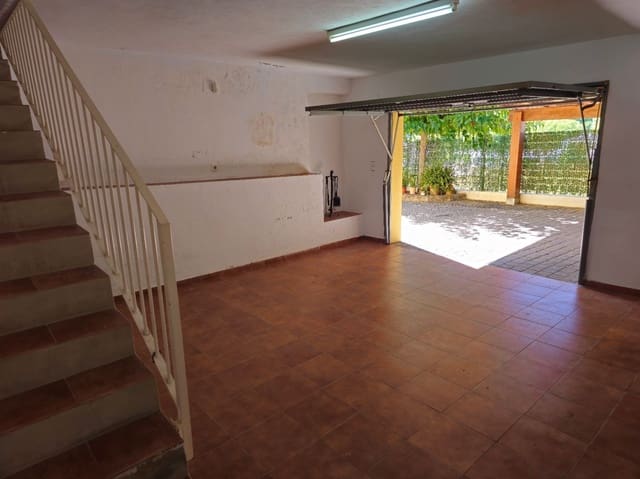 5 soveværelse Villa til salg i Orba med swimmingpool garage - € 450.000 (Ref: 10067041)