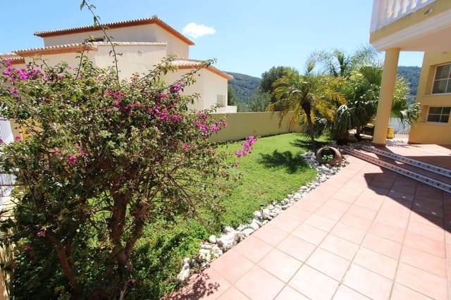 5 soveværelse Villa til salg i Orba med swimmingpool garage - € 450.000 (Ref: 10067041)