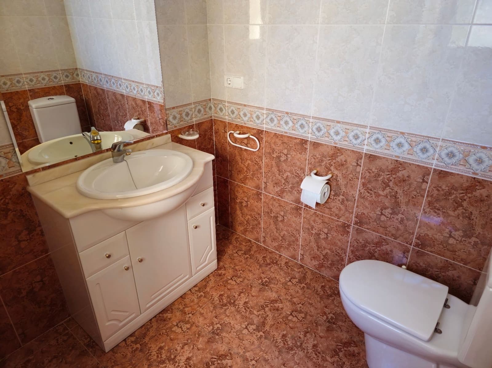 5 soveværelse Villa til salg i Orba med swimmingpool garage - € 450.000 (Ref: 10067041)
