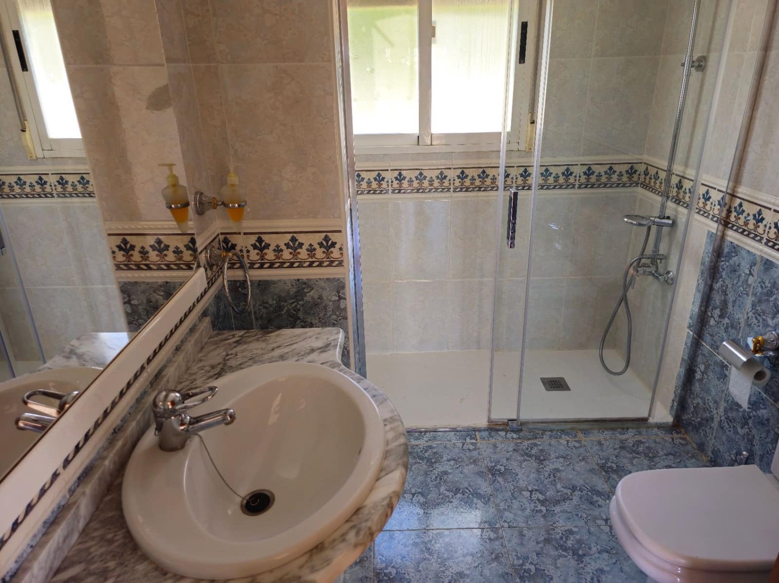 5 soveværelse Villa til salg i Orba med swimmingpool garage - € 450.000 (Ref: 10067041)