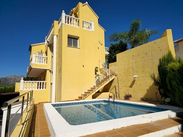 5 soveværelse Villa til salg i Orba med swimmingpool garage - € 450.000 (Ref: 10067041)
