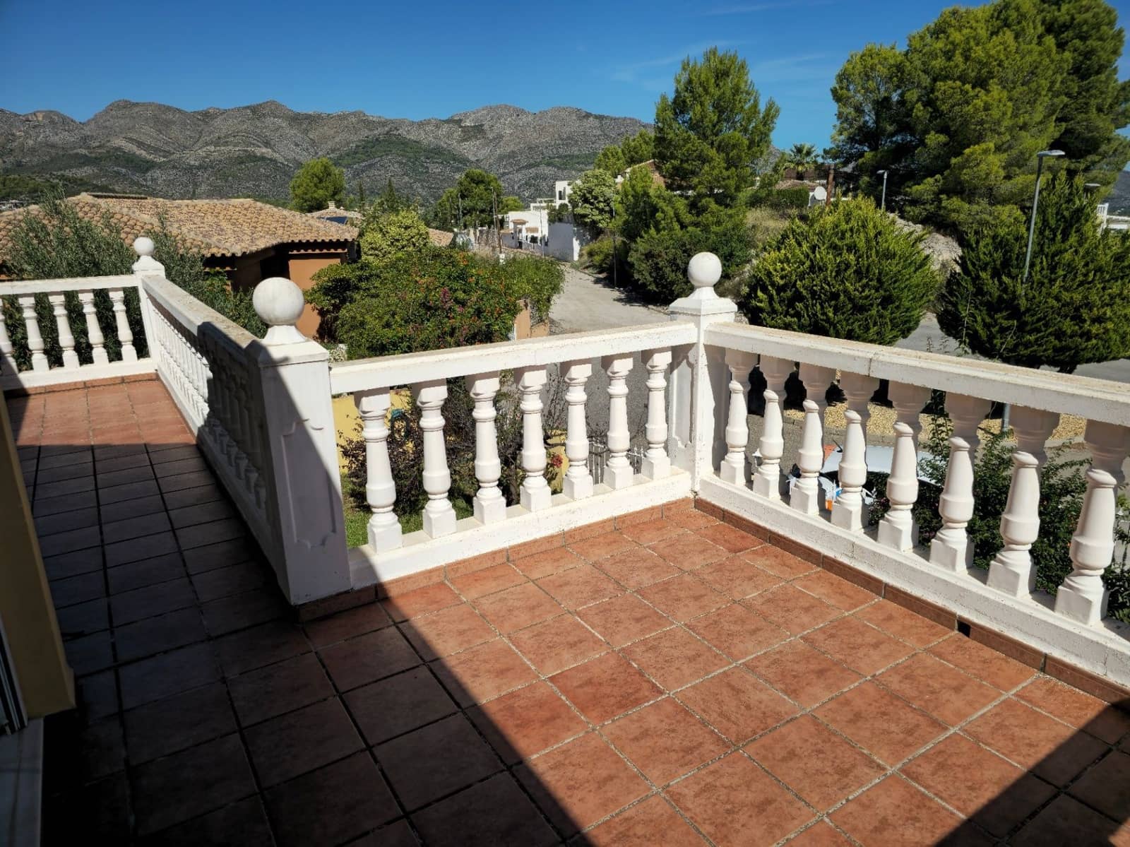 5 soveværelse Villa til salg i Orba med swimmingpool garage - € 450.000 (Ref: 10067041)