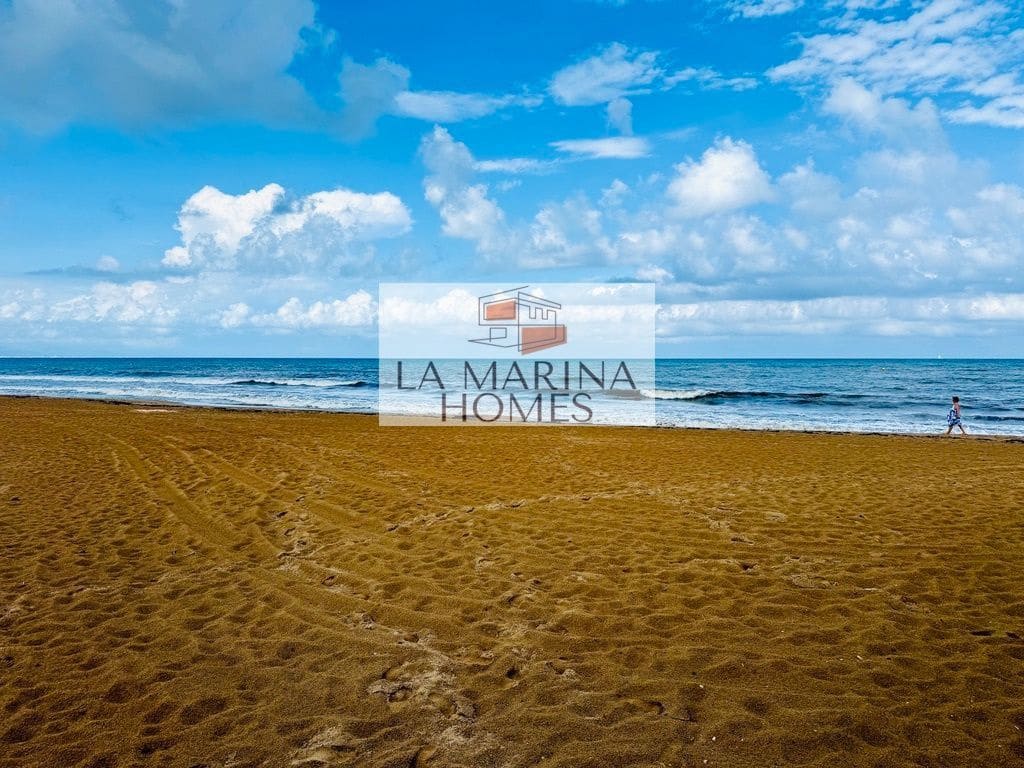 2 soveværelse Lejlighed til salg i Denia med swimmingpool garage - € 345.000 (Ref: 10133036)