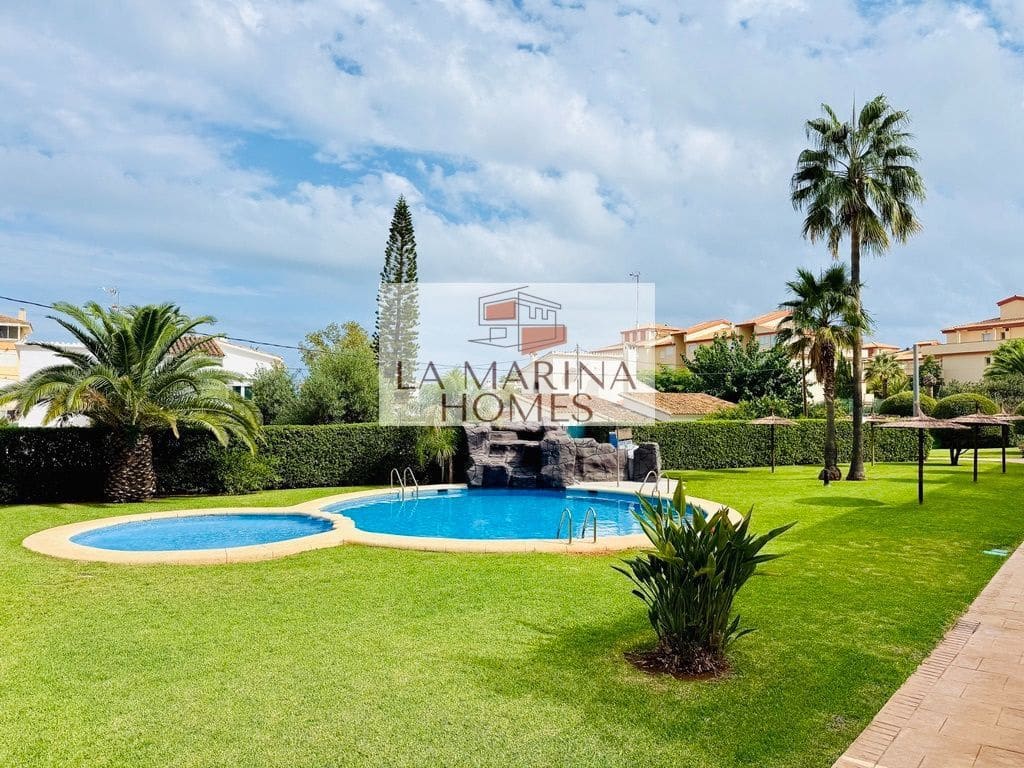 2 soveværelse Lejlighed til salg i Denia med swimmingpool garage - € 345.000 (Ref: 10133036)