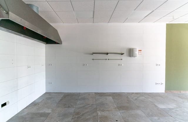 Kommersiell till salu i Alcalalí / Alcanalí med pool - 860 000 € (Ref: 10082160)