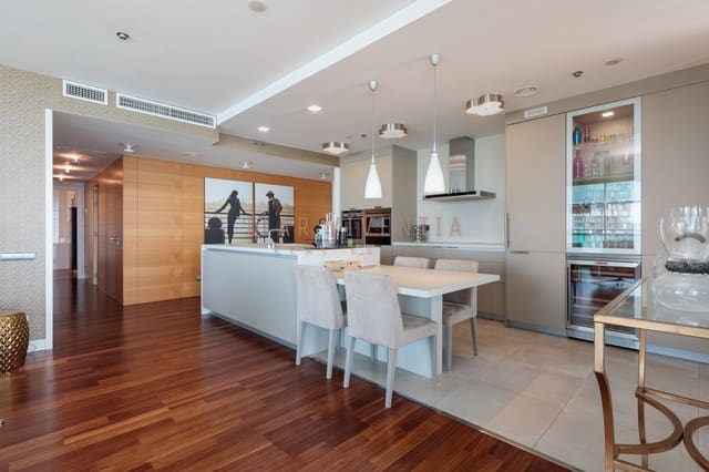 3 sovrum Lägenhet att hyra i Diagonal Mar i El Front Marítim del Poblenou, Barcelona stad med pool - 6 000 € (Ref: 10078974)