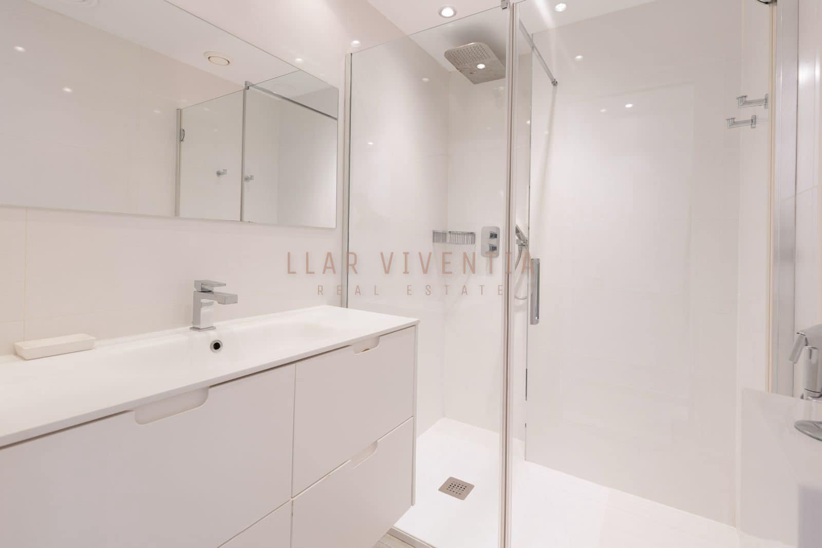 4 soverom Leilighet til leie i Barcelona by med svømmebasseng - € 6 000 (Ref: 10078975)