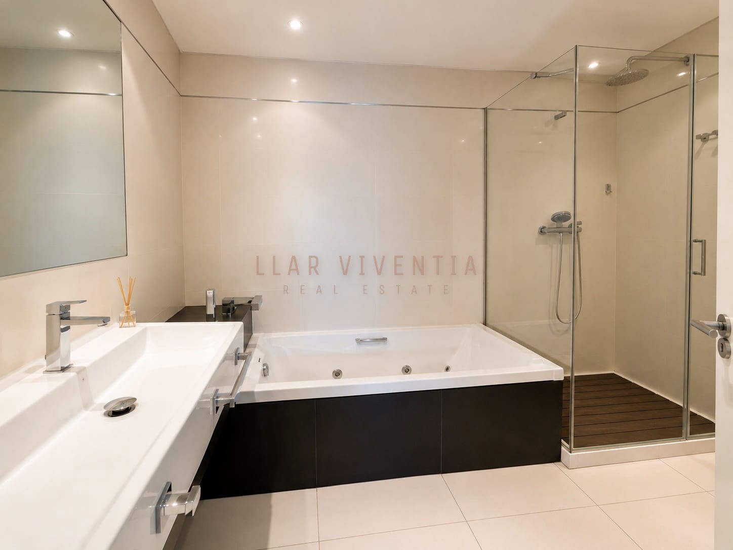 3 soverom Leilighet til leie i Barcelona by med svømmebasseng garasje - € 5 000 (Ref: 10078976)