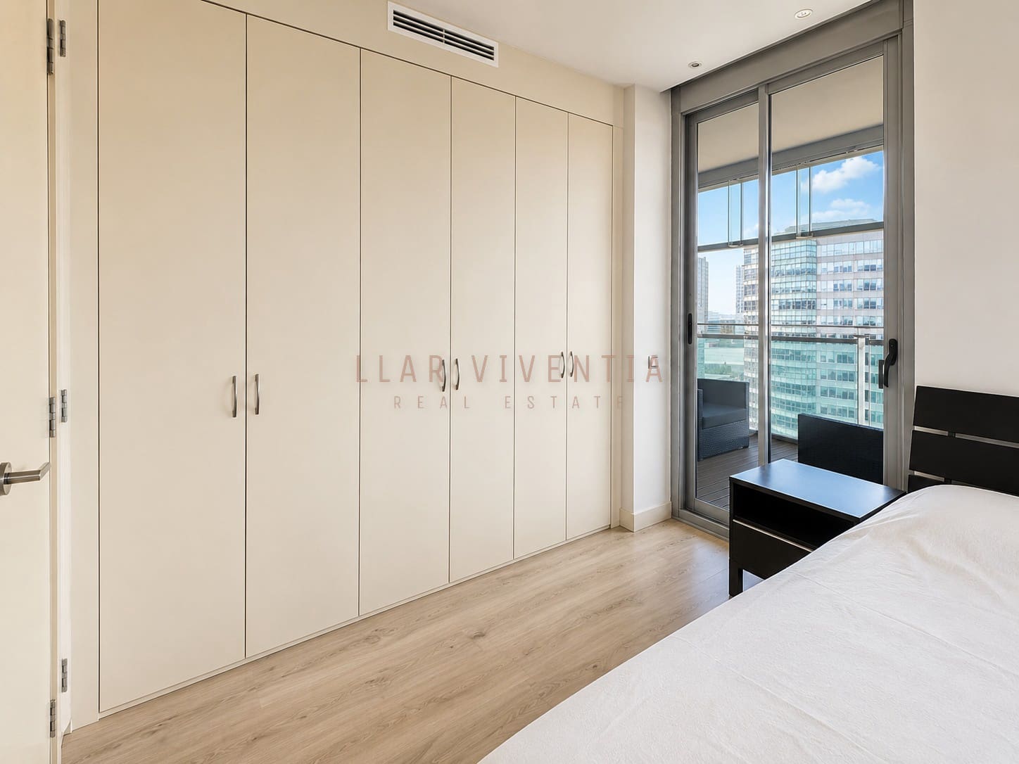 3 soverom Leilighet til leie i Barcelona by med svømmebasseng garasje - € 5 000 (Ref: 10078976)